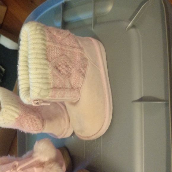Pink Fur-Lined Baby Boots - Picture 3 of 3